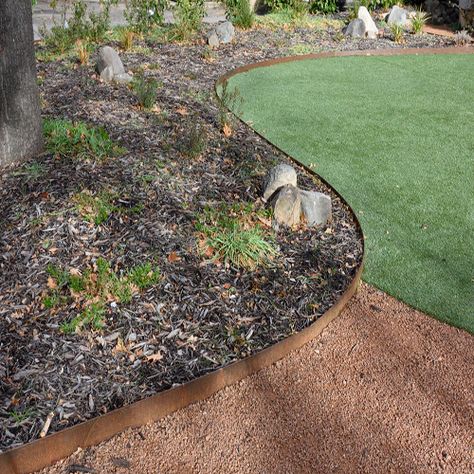 Garden Edging Ideas Australia, Landscape Boarders, Steel Edging Landscape, Metal Landscape Edging, Metal Garden Edging, Steel Garden Edging, Australian Native Garden, Side Yard Landscaping, Garden Paving