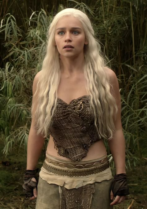 Daenerys Targaryen Dothraki, Daenerys Targaryen Costume Halloween, Daenerys Targaryen Outfits, Daenerys Targaryen Wallpaper, Daenerys Targaryen Khaleesi, Daenerys Targaryen Costume, Game Of Thrones Khaleesi, Emilia Clarke Daenerys Targaryen, Game Of Thrones Outfits