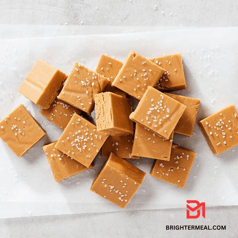 Easy Salted Caramel Fudge Butter Toffee Peanuts Recipe, Easy Caramel Fudge Recipe, Peanut Butter Fudge Recipe, Peanut Butter Fudge Easy, Easy Caramel, Toffee Recipe, Salted Caramel Fudge, Vanilla Fudge, Caramel Fudge