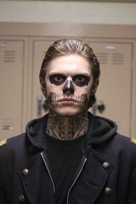 Evan Peters as Tate Langdon in American Horror Story. Halloween Makeup Skull, American Horror Stories, Tate And Violet, American Horror Story 3, Tate Langdon, Fx Makeup, Halloween Make Up, Evan Peters, Halloween Make