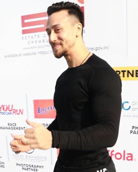 Tiger Shroff Tiger Shroff Hairstyle, Indian Hairstyles Men, Tiger Shroff Body, Ravi Teja, Actor Studio, Tiger Shroff, Spiderman Pictures, Muslim Men, Love You Images