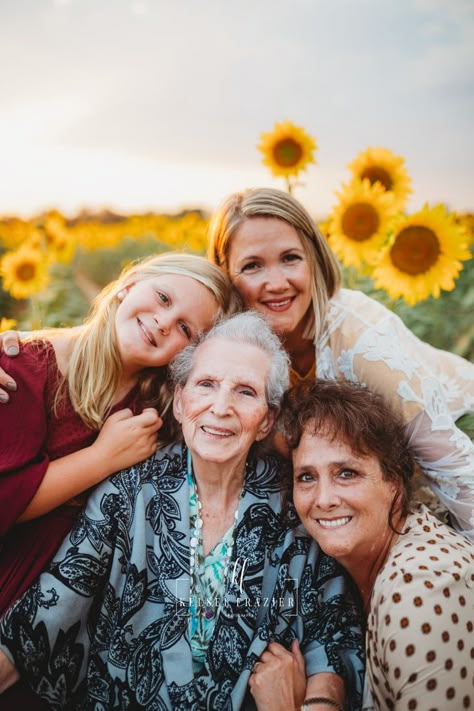 Family Generation Photography, 4 Generations Photo, Family Generations, Generation Pictures, Generations Photography, Big Family Photos, Extended Family Photos, Generation Photo, Family Photoshoot Poses