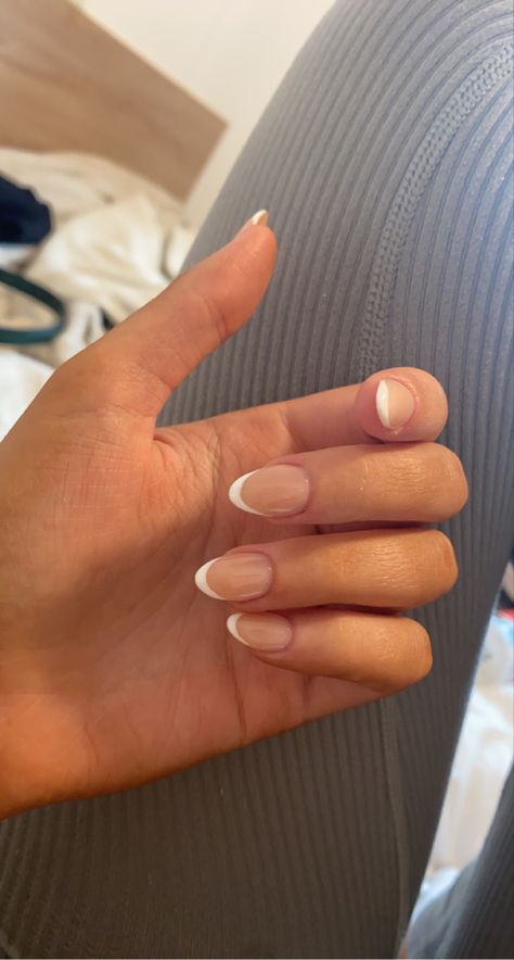 Short Almond Acrylic Nails Neutral, White Tip On Short Nails, Wedding Nails Acrylic Almond, White French Tip Short Almond Nails, Rounded White Tip Nails, French Gel Nails Short Round, Acrylic French Nails Almond, Almond Shape Nails With White Tips, French Tip Gel Nails Almond Shape