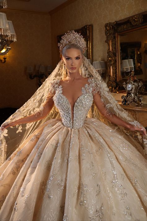 Frida Xhoi Xhei, Bridal 2023, Bridal Accesories, Lace Princess Wedding Dresses, Extravagant Wedding Dresses, Plus Wedding Dresses, Wedding Dress Jewelry, Wedding Portrait Poses, Extravagant Wedding