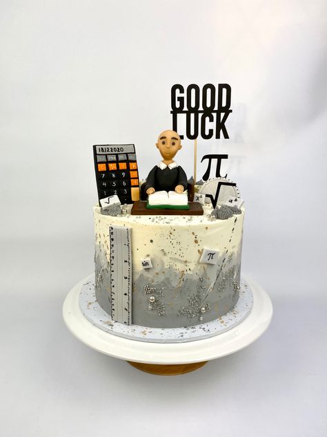 Accountant Cake Ideas, Maths Cake Design, Math Cake Ideas Birthday, Math Cake, Engineer Cake, Leaving Cake, Office Cake, Science Cake, Farewell Cake