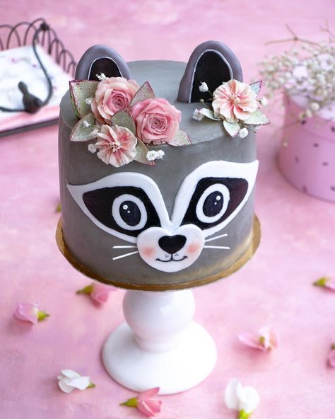 Raccoon Cake Birthday, Raccoon Birthday Party Ideas, Raccoon Themed Birthday Party, Raccoon Cake, Animal Cake, Animal Cakes, Baby Birthday Cakes, Special Birthday, Vegan Recipes Healthy