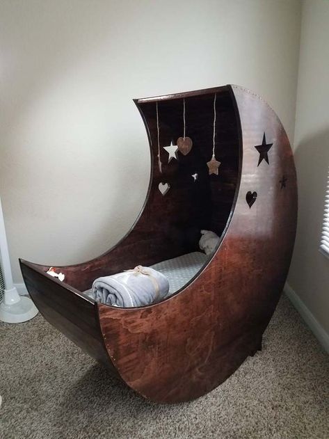 Dark Wood Moon Shaped Crib #moon #crib #baby #cot #decorhomeideas Baby Nursery Diy, Goth Baby, Baby Room Inspiration, Baby Cradle, Nursery Room Inspiration, Baby Cot, Baby Bassinet, Nursery Baby Room, In The Corner