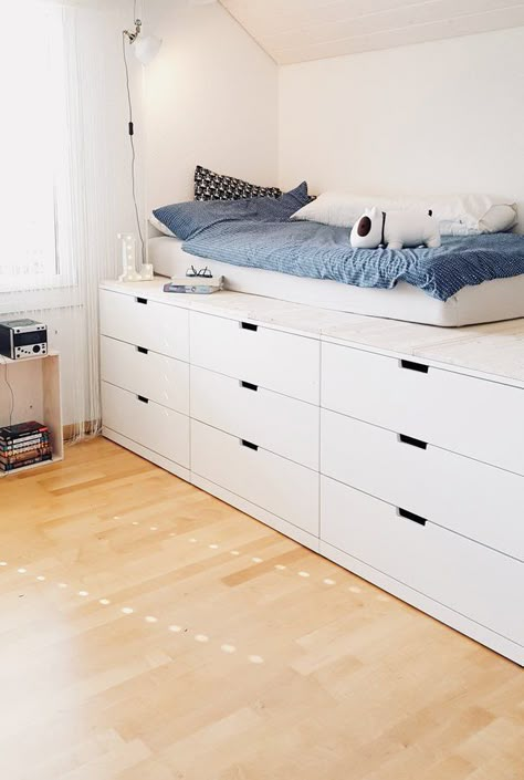 Kids | ombiaiinterijeri Diy Storage Bed, Dekorasi Kamar Tidur, Small Room Design, Tiny Bedroom, Room Design Bedroom, Small Room Bedroom, Teen Room, Storage Bed, Teen Bedroom