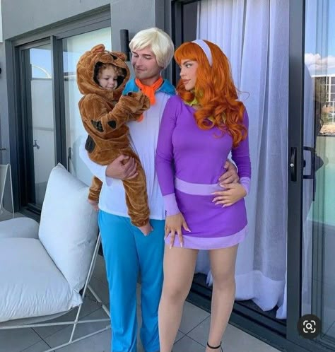 Fred And Daphne Costume, Costume Halloween Famille, Family Themed Halloween Costumes, Daphne Costume, جوني ديب, Themed Halloween Costumes, Best Friend Halloween Costumes, Couples Halloween Outfits, Cute Couple Halloween Costumes