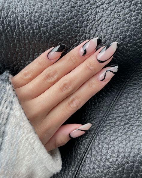 Black Nail Art Ideas, Long Black Nails, Oval Acrylic Nails, Nails Goth, Paznokcie Hello Kitty, Black Almond Nails, Black Gel Nails, Elegant Minimalism, Matte Black Nails