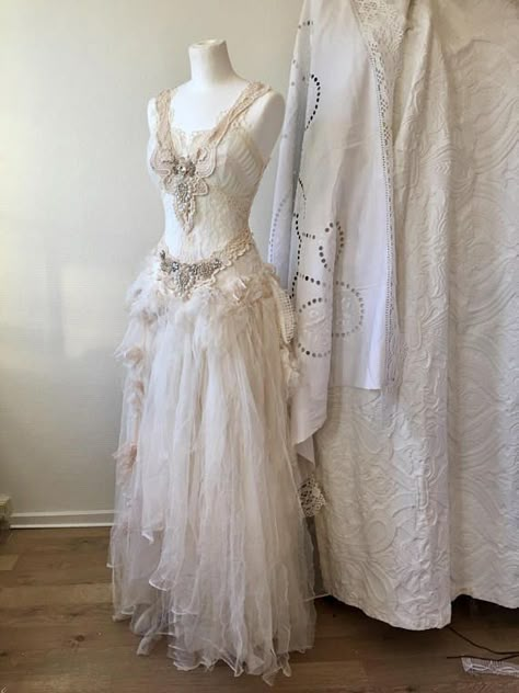 Lace Wedding Dres, Boho Wedding Dress With Sleeves, Wedding Dress Boho, Handmade Wedding Dresses, Mode Hippie, Boho Wedding Dress Lace, Fairy Queen, Bohemian Wedding Dress, Aqua Dress