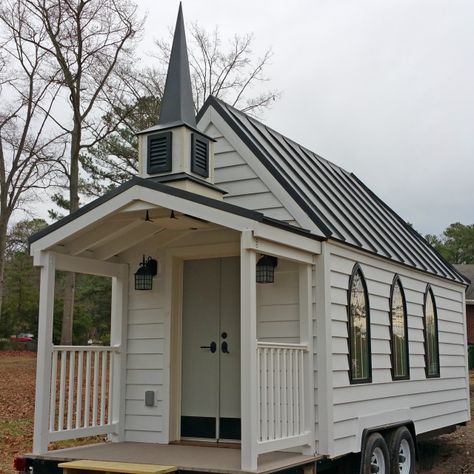 This Cute Tiny Chapel is a Wedding Venue On Wheels: A Charming Chapel Inspired by the Tiny House Movement Tiny Chapel, Tiny House Village, Trailer Decor, Old Country Churches, Tiny Wedding, Village Photography, Old Churches, Country Church, Tiny House Movement