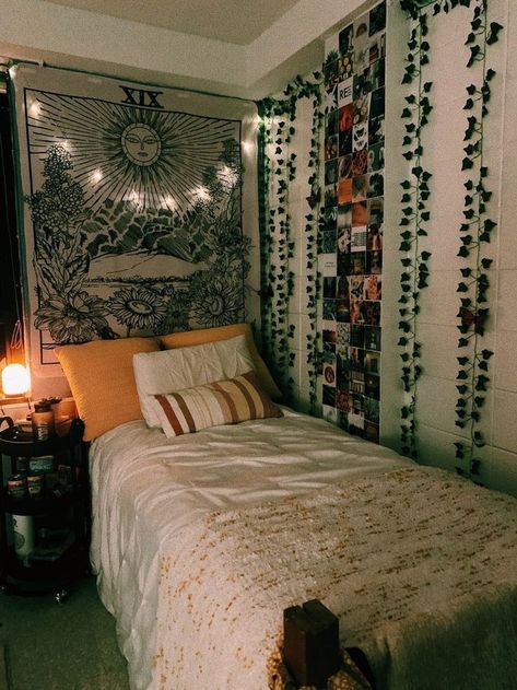 Tapestry Bedroom Aesthetic, Indie Tapestry, Moon Black And White, Bedroom Aesthetic Cozy, Cottagecore Frog, Mushroom Cottagecore, Chill Room, Moon Black, Tapestry Bedroom