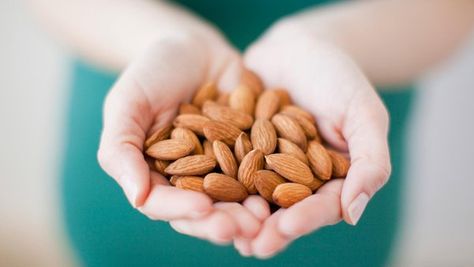 Almonds increase exercise endurance and power Sonoma Diet, Kitchari Recipe, Chia Seeds Benefits, Healthy Nuts, High Fiber Foods, Apricot Kernels, Bump Style, Fiber Foods, People Eating