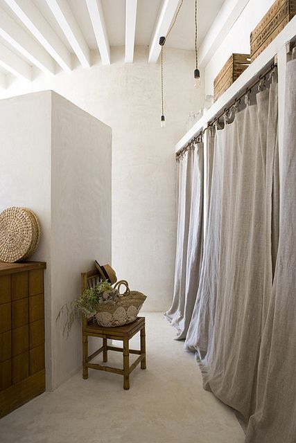 Found at the stile files. This beautiful house is the home of Daniela Cavestany and Spanish photographer Jordi Canosa, the best interior designer and interior photographer, ever. I love the simplicity and beauty of their dressing room. Curtain Wardrobe, Closet Curtains, Bohemian House, Closet Door, Wardrobe Doors, Closet Space, Diy Door, Linen Curtains, Linen Closet