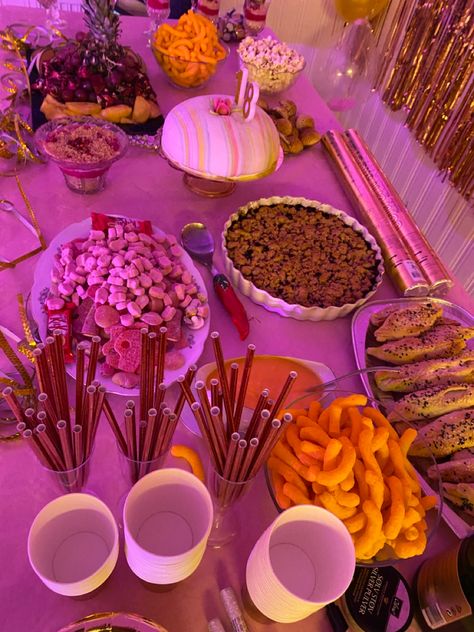 Kidcore Birthday, Birthday Lunch Ideas, Sweet 16 Food Ideas, Powerpoint Party, Mean Girls Party, 14th Birthday Party Ideas, Sweet Sixteen Birthday Party Ideas, Disco Birthday Party, Cake Table Birthday