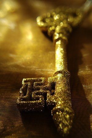 LA Gold Everything, Under Lock And Key, Golden Key, Old Keys, All That Glitters Is Gold, A Course In Miracles, Gift Photo, Pretty Princess, Gold Aesthetic