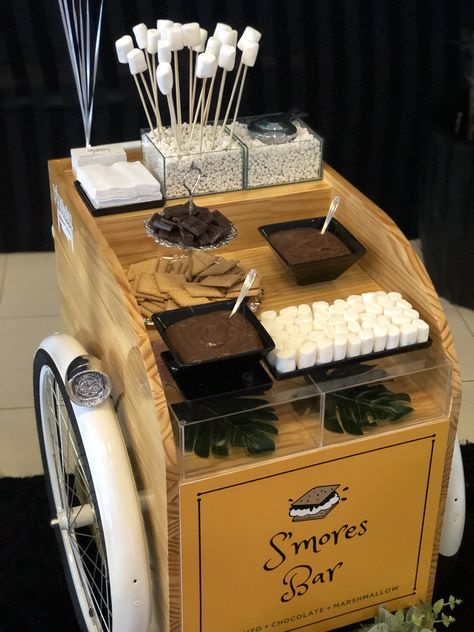 Desert Cart Ideas, Party Vendor Ideas, Dessert Cart Ideas, Snack Cart Party, Party Rental Ideas, Snack Cart, Catering Food Displays, Food Cart Design, Ice Cream Cart