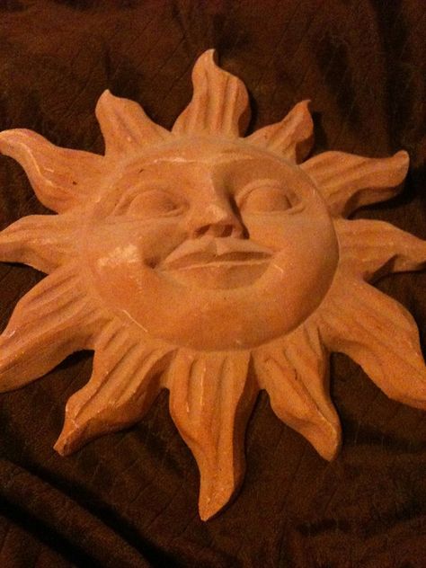 New Mexican Sun Sun Sculpture Clay, Mexican Room Decor Ideas, Ceramic Sun Face, Sun Clay Art, Mexican Clay Art, Mexican Sun Art, Clay Art Ideas Sculpture, Paper Mache Sun, Sun Vase