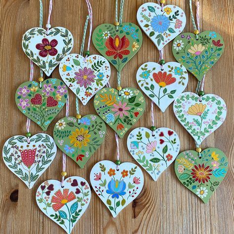 After a little creative break, I’m back with these hand-painted wooden hearts 💚🤍. Each one is painted with colorful folk art flowers 🌷🌸. It feels so good to be painting again 🎨. Which one’s your favorite? . . . #folkart #folkflowers #floraldecoration #woodenhearts #hangingdecor #paintingflowers #folk #handmadeisbetter #handmadeuk #handmadedesign Folk Art Painted Christmas Ornaments, Easy Folk Art Painting, Hand Painted Wooden Ornaments, Wooden Heart Painting Ideas, Easy Folk Art, Folk Art Christmas Ornaments, American Folk Art Painting, Folk Symbols, Painted Wooden Christmas Ornaments