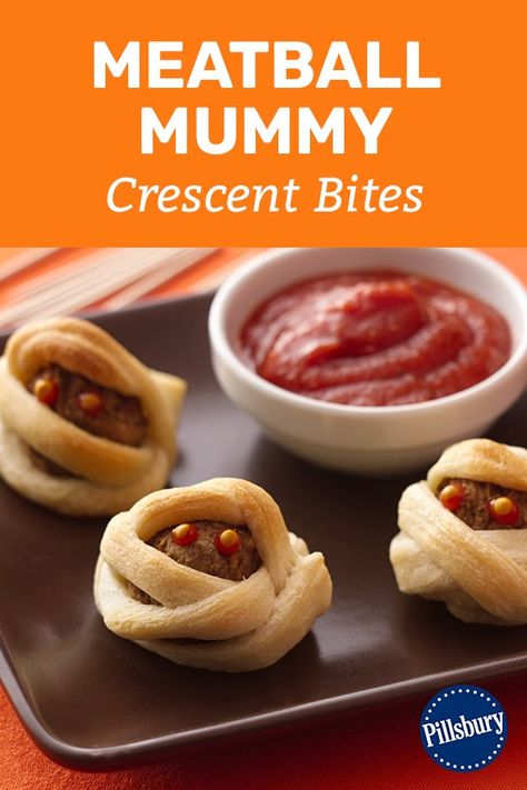 These meatball mummy bites are the perfect kid-size appetizer. Great to serve at your next Halloween party! Mummy Meatballs, Halloween Meatballs, Meatball Appetizer Recipe, Halloween Food Appetizers, Camping Snacks, Classic Appetizers, Halloween Appetizers, Pizza Rolls, Halloween Dinner