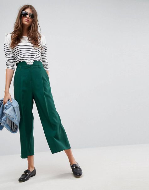 LOVE this from ASOS! Outfit Color Combos Men, Emerald Green Pants Outfit, Army Green Pants Outfit, Emerald Green Pants, Green Trousers Outfit, Culotte Outfit, Outfit Color Combos, Trousers Outfit Casual, Green Pants Outfit