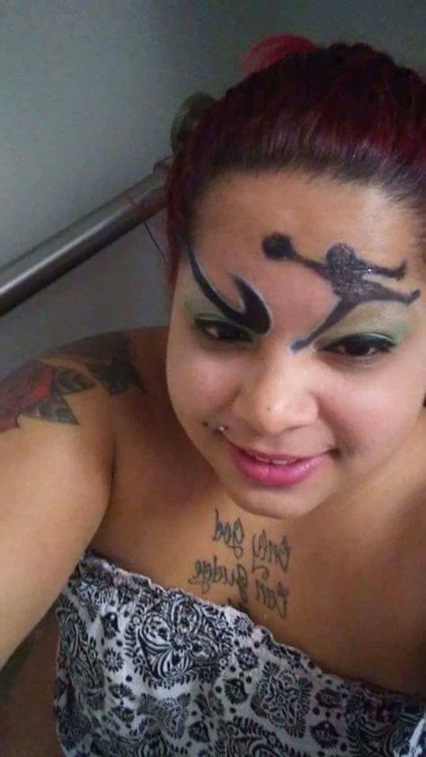 Bad Makeup Fails, No Way Girl, Dumbest Tattoos, Funny Women Jokes, Bad Eyebrows, Face Tattoos For Women, Bad Makeup, Makeup Fails, Women Jokes