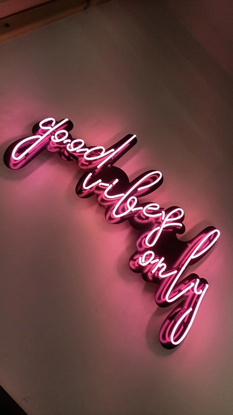 Iphone Wallpaper Girly Cute, Neon Signs Quotes, Iphone Dynamic Wallpaper, Phone Wallpaper Boho, Black Couple Art, Artsy Photos, Wallpaper Iphone Neon, Simple Phone Wallpapers, Cute Tumblr Wallpaper