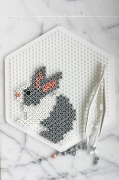 Bügelperlen-Hase für Osterkarten? Perler Beads Ideas, Easy Perler Bead Patterns, Melty Bead Patterns, Fuse Bead Patterns, Art Perle, Hama Beads Design, Perler Bead Templates, Diy Perler Bead Crafts, Perler Crafts