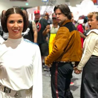 ‘Star Wars’ cosplayers reenact the Distracted Boyfriend meme at San Diego Comic-Con Film Captions, Yoda Art, Geek House, Star Wars Meme, Funny Star Wars Memes, Jedi Sith, Star Wars Quotes, Star Wars Facts, Star Wars Jokes