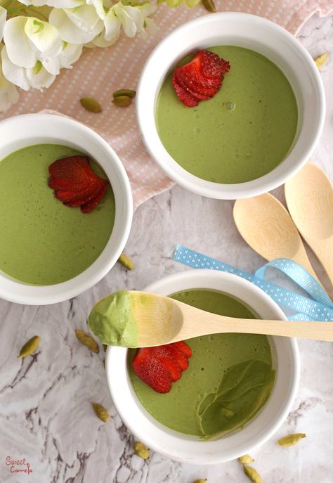 Matcha, Cardamom & White Chocolate Mousse – Love matcha? Try this creamy and silky matcha pudding infused with cardamom. With 8 ingredients, you can create an egg-free delicious dessert! » Sweet Cannela  #matcha #whitechocolate #vegan #tofu #mousse #dessert #vegandessert #mothersday #pudding #cardamom #eggfree #dairyfree Tofu Mousse, Matcha Mousse, Matcha Pudding, Tofu Pudding, Matcha White Chocolate, Matcha Recipes, Matcha Aesthetic, Matcha Chocolate, White Chocolate Mousse