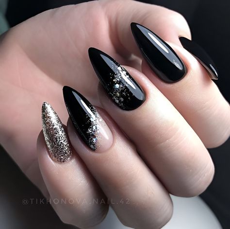 Nail Designs With Glitter, Black Silver Nails, Black Acrylic Nail Designs, Classy Nail Art Ideas, Black Nails With Glitter, Unghie Nail Art, Black Acrylic Nails, Black Nail Designs, Nail Designs Glitter