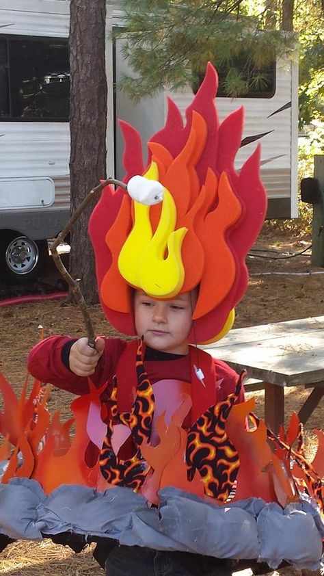 My kid wanted to be a campfire - Imgur Fire Costume, Kids Hiking, Mountain Camping, Homemade Halloween Costumes, Unique Halloween Costumes, Cute Halloween Costumes, Hiking Gear, Halloween Costumes For Kids, Diy Costumes