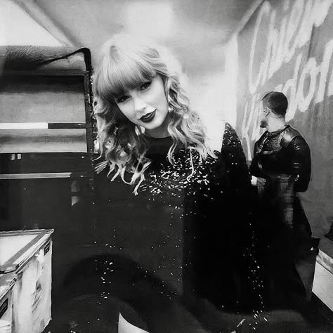 Taylor Swift Black And White, Reputation Wallpaper, Reputation Tv, Taylor Swift Album Aesthetic, Reputation Aesthetic, Rep Era, Rep Tour, Reputation Taylor Swift, Reputation Era