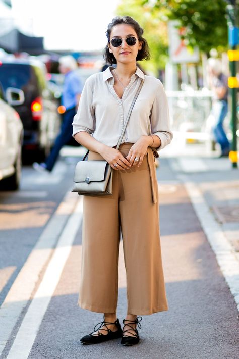 How to Wear Culottes, Palazzo Pants, Gauchos Gaucho Pants Outfit, Culottes Outfit Summer, What Is Business Casual, Cropped Pants Outfit, Stylish Business Outfits, How To Wear Culottes, Palazzo Pants Outfit, Culottes Outfit, Modest Summer Outfits