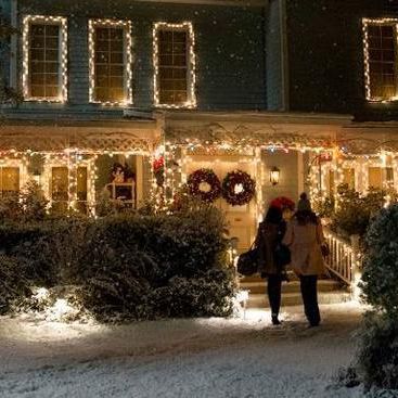 See you in Stars Hollow ... Gilmore Girls Set, Gilmore Girls Christmas, Gilmore Girls Netflix, Gilmore Girls Lorelai, Gilmore Girls Aesthetic, Christmas Episodes, Gilmore Girls Fan, Gilmore Girl, Lorelai Gilmore