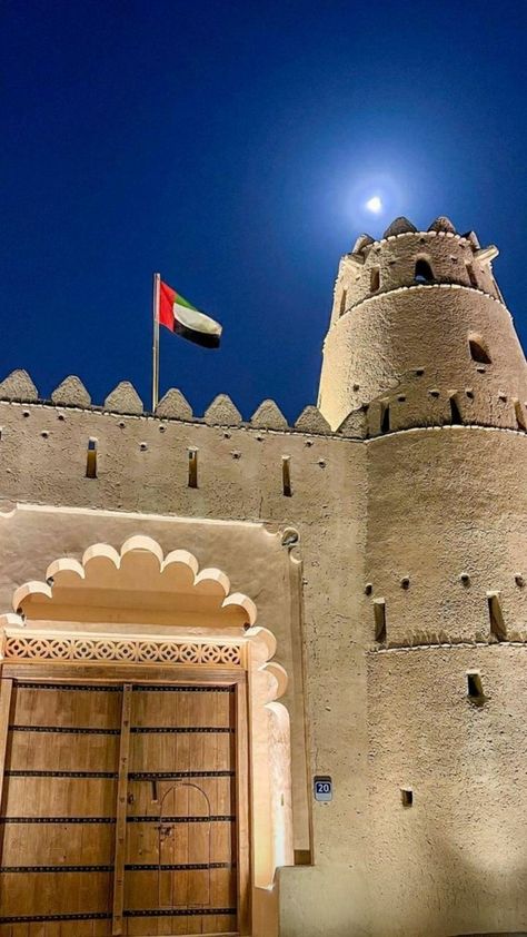 Uae Wallpaper, Uae Traditional, Arab Architecture, History Uae, Dessert Business, Uae Flag, Urban Gardening, Gate Design, Iconic Landmarks