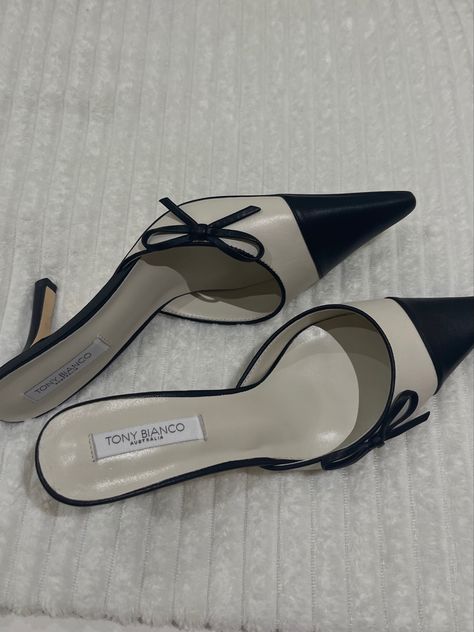 tony bianco black and white bow heels Kitten Heels Aesthetic, Special Shoes, Pretty Heels, Dr Shoes, Shoes Heels Classy, Apartment Tour, Shoe Wishlist, Vintage Heels, Heels Classy