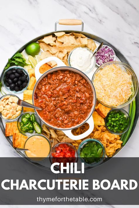 Elevate your chili game with a mouthwatering Chili Charcuterie Board! Create a personalized chili dinner board with the best toppings, sides, and more. Perfect for parties, game days, or cozy dinners. Try our chili board recipe now! Transform your chili dinner party with a Chili dinner idea that allows you to customize your chili with an array of toppings and sides. It is the best way to serve chili! Chili Dinner Party, Charcuterie Board Ideas Easy, Chili Charcuterie, Chili Board, Chili Party, Chili Dinner, Dinner Board, Chili Bar, The Best Chili