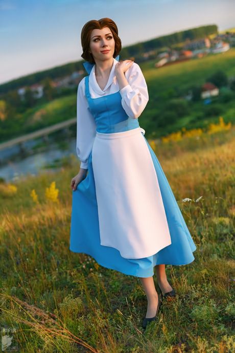 Belle (Beauty and Beast) Belle Blue Dress, Belle Cosplay, Belle Costume, Princess Cosplay, Disney Cosplay, Funny Girl, Fantasy Costumes, Princess Outfits, Best Cosplay