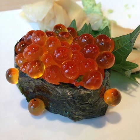 Ikura Sushi, Aesthetic Sushi, Best Sushi, Sea Food, Food Obsession, Food Cravings, Japanese Food, Best Foods, Baked Goods