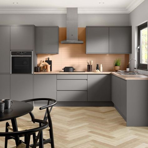 Kitchen Larder Units, Light Grey Kitchen Cabinets, Kitchen Wall Units, Open Plan Kitchen Dining Living, Modern Kitchen Design Grey, Kitchen Kit, Mdf Doors, Breakfast Bar Kitchen, Integrated Appliances