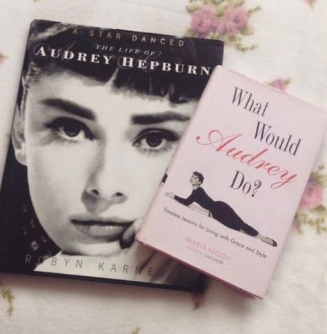 Aubrey Hepburn, Unread Books, Sofia Coppola, Lily Rose Depp, Blair Waldorf, Girl Reading, What’s Going On, I Love Books, Audrey Hepburn