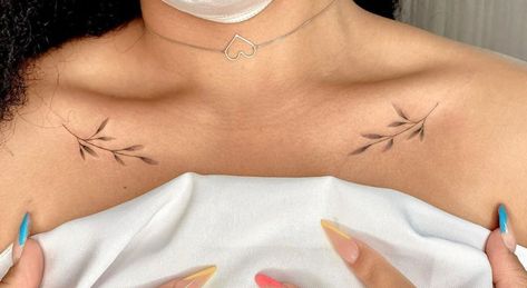 Leaf Tattoo Collar Bone, Ac Tattoo, Collar Bone Tattoo Ideas, Athena Tattoo, Clavicle Tattoo, Black And White Snake, Snake Tattoos, Animal Tattoo Ideas, Petit Tattoo