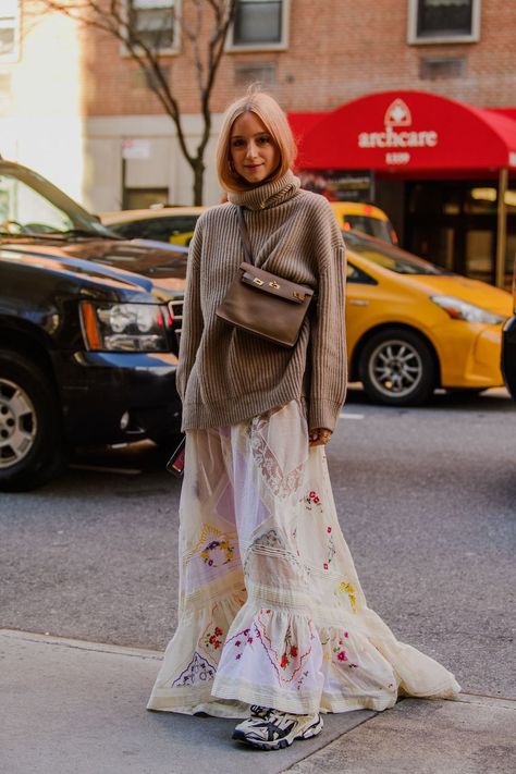 London Street Fashion, New York Street Style, New York Fashion Week Street Style, Man Repeller, Nyfw Street Style, Gareth Pugh, Outfit Inspiration Fall, Autumn Street Style, A Skirt