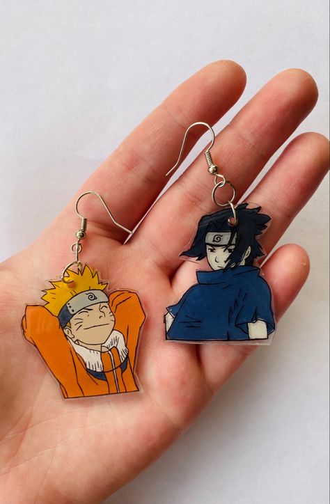 These earrings show Naruto and Sasuke from the anime Naruto. Shrinky Dink Earrings, Shrink Plastic Jewelry, Anime Earrings, Anime Jewelry, Quirky Earrings, Anime Inspired Outfits, Anime Accessories, Funky Earrings, Anime Merchandise