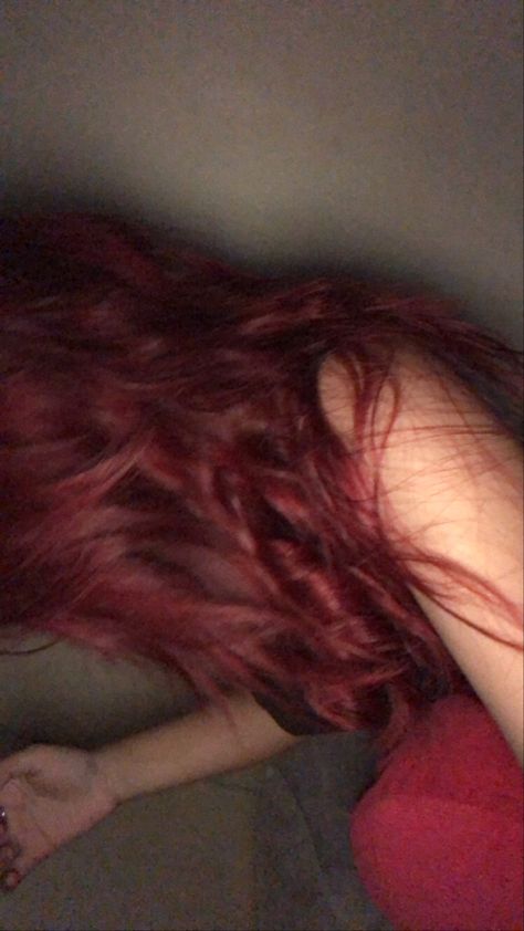 Pelo Color Vino, Cherry Red Hair, Wine Hair, Red Hair Inspo, Cherry Hair, Dark Red Hair, Image Swag, Short Hair Undercut, Long Red Hair