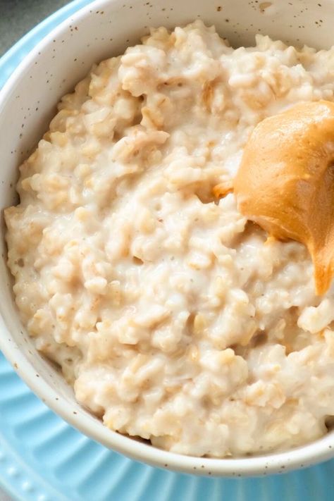 Easy Honey Oatmeal with Peanut Butter Oats Recipes Peanut Butter, Peanut Butter Honey Oatmeal, Banana Oats And Peanut Butter, Basic Oatmeal Recipe, Over Night Oats Banana Peanut Butter, Microwave Oatmeal, Peanut Butter Banana Oats, Oatmeal Toppings, Peanut Recipes