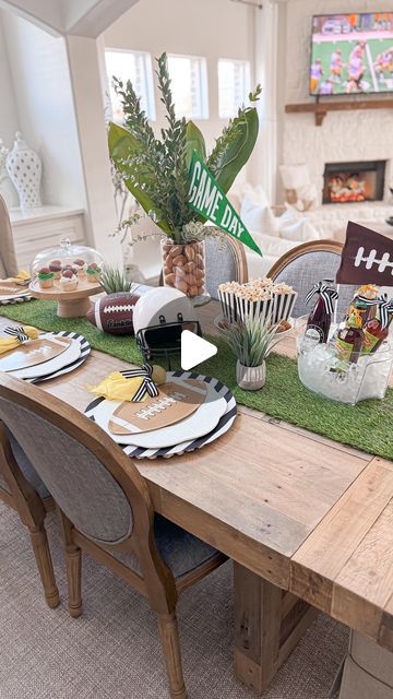 bren | home, holidays & lifestyle on Instagram: "Kick off your Super Bowl Sunday with a touchdown-worthy tablescape that plays for any team! 🏈   Comment “LINKS” to get everything I used sent directly to your inbox. 💛  While I’ve gone for classic black and white referee vibes, feel free to add your team’s colors for a custom touch. Whether it’s Super Bowl Sunday, a college game night, or a high school gathering, make it uniquely yours! Add splashes of your team’s hues to the table, and let the spirit shine through. Which team are you rooting for? 👀🏈  You can also ‘shop my Instagram‘ at the link in my bio, or grab the link in my stories for the next 24 hours.  #tablescapes #tablesetting #hostingideas #hostingtipsandtricks #superbowl #superbowlparty #superbowltablescape #footballparty #fo Superbowl Tablescape, Super Bowl Party Ideas Decorations, Football Tablescape, Superbowl Party Decorations, Football Theme Party, College Games, Football Theme, Super Bowl Sunday, Football Themes