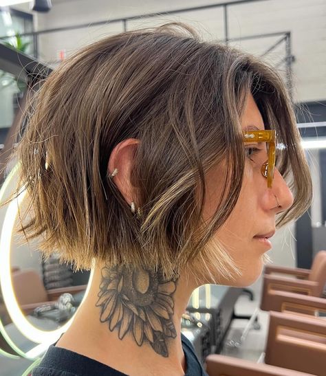 Low-Maintenance Bob with Highlighted Ends Wash And Go Haircuts, Different Hair Textures, Bushy Hair, Low Maintenance Short Haircut, Ear Jewellery, Behind Blue Eyes, Low Maintenance Haircut, Hair Textures, Short Brown Hair